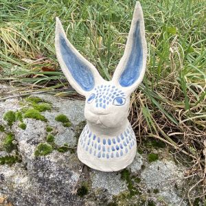 Sculpture en grès en forme de lapin