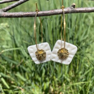 Créoles en porcelaine blanche