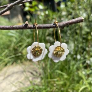 Créoles en porcelaine blanche