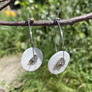 Créoles en porcelaine blanche