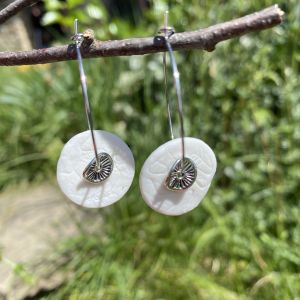 Créoles en porcelaine blanche