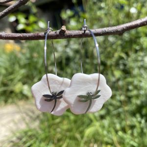 Créoles en porcelaine blanche