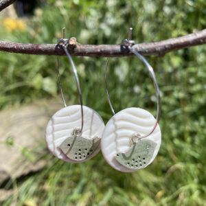 Créoles en porcelaine blanche