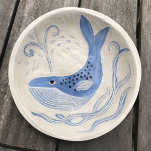 Baleine - Coupelle en grès céramique décorée à la main pièce unique