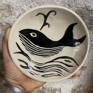 Baleine - Coupelle en grès céramique décorée à la main pièce unique