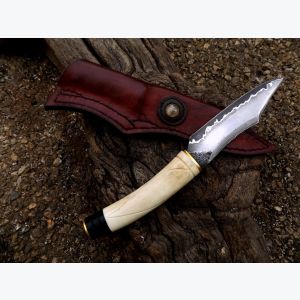 Couteau droit en Laiton, Cerf et Ebène.  Lame sandwich, avec décoration en nickel.