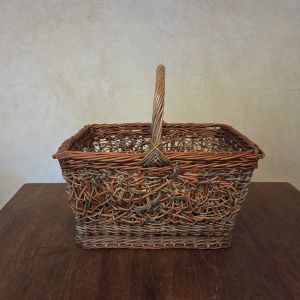 Panier rectangulaire en osier brut, entrelacs