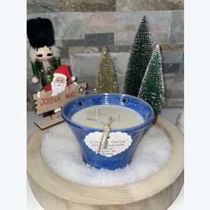 Bougie artisanale bleue, parfumée senteur fraise menthe