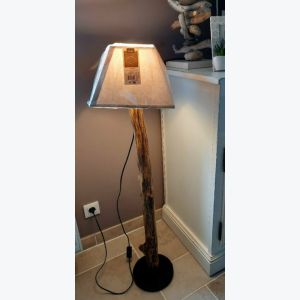 Lampe en bois flotté