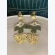 Boucles d’oreilles oiseau et feuille en porcelaine blanche et émail vert antique